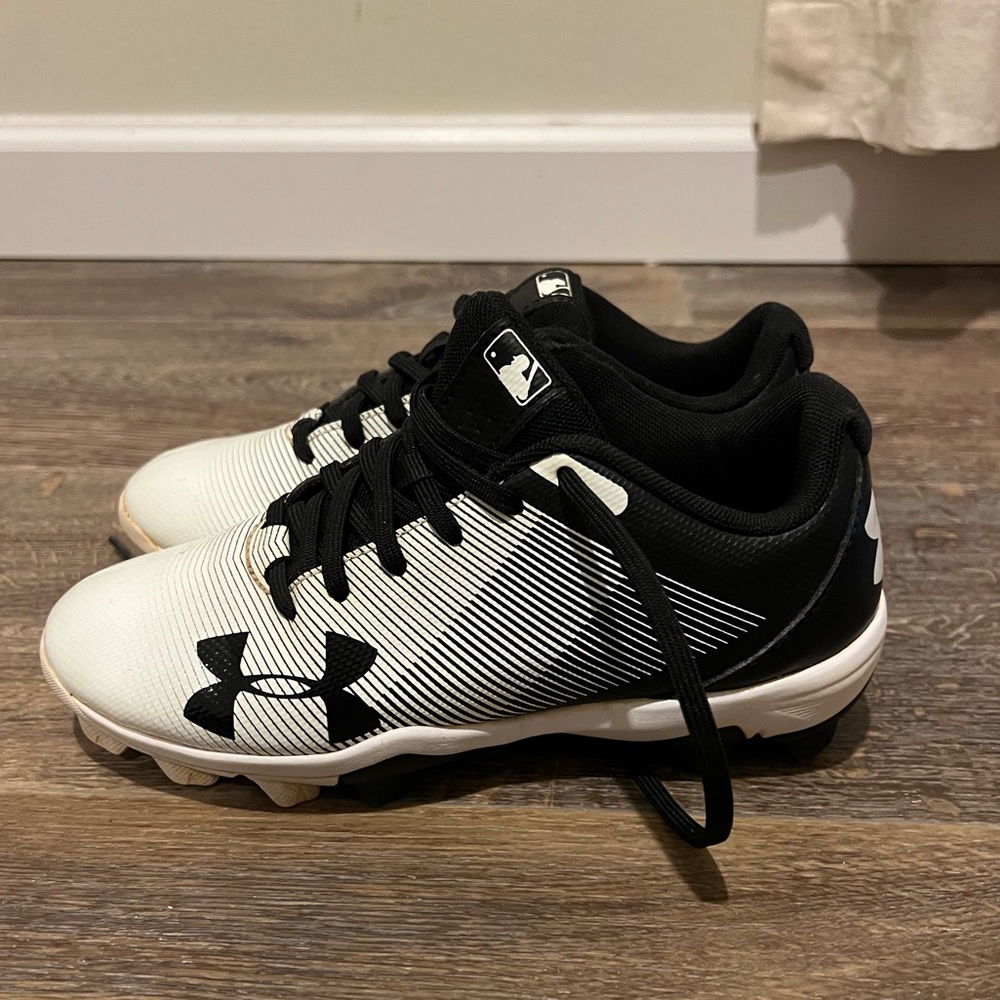 Under Armour Cleats | size 2Y